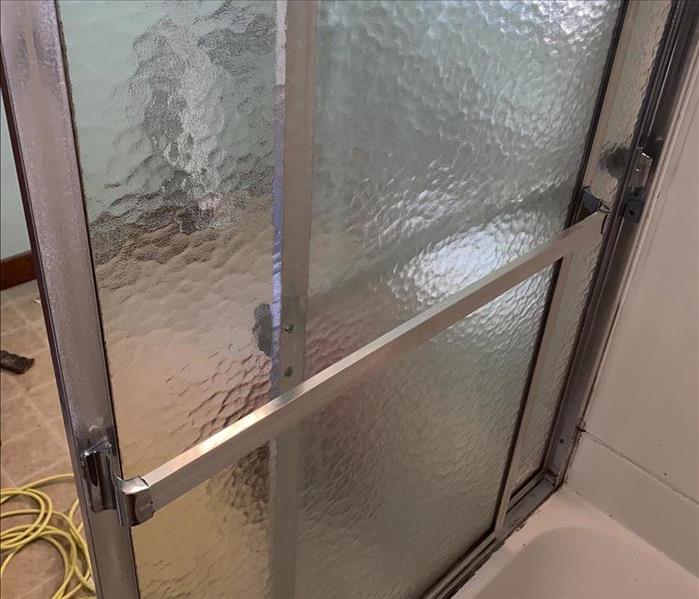 Shower door after it was cleaned by SERVPRO.