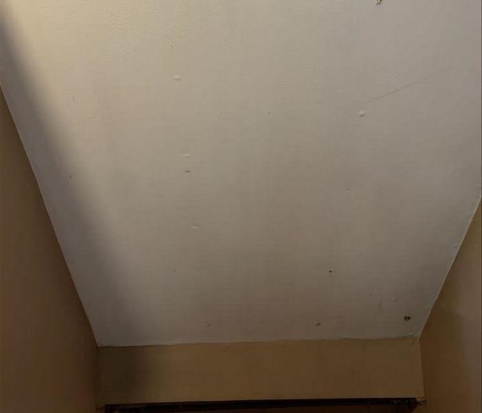 After SERVPRO used dry cleaning soot sponges to clean the ceiling.